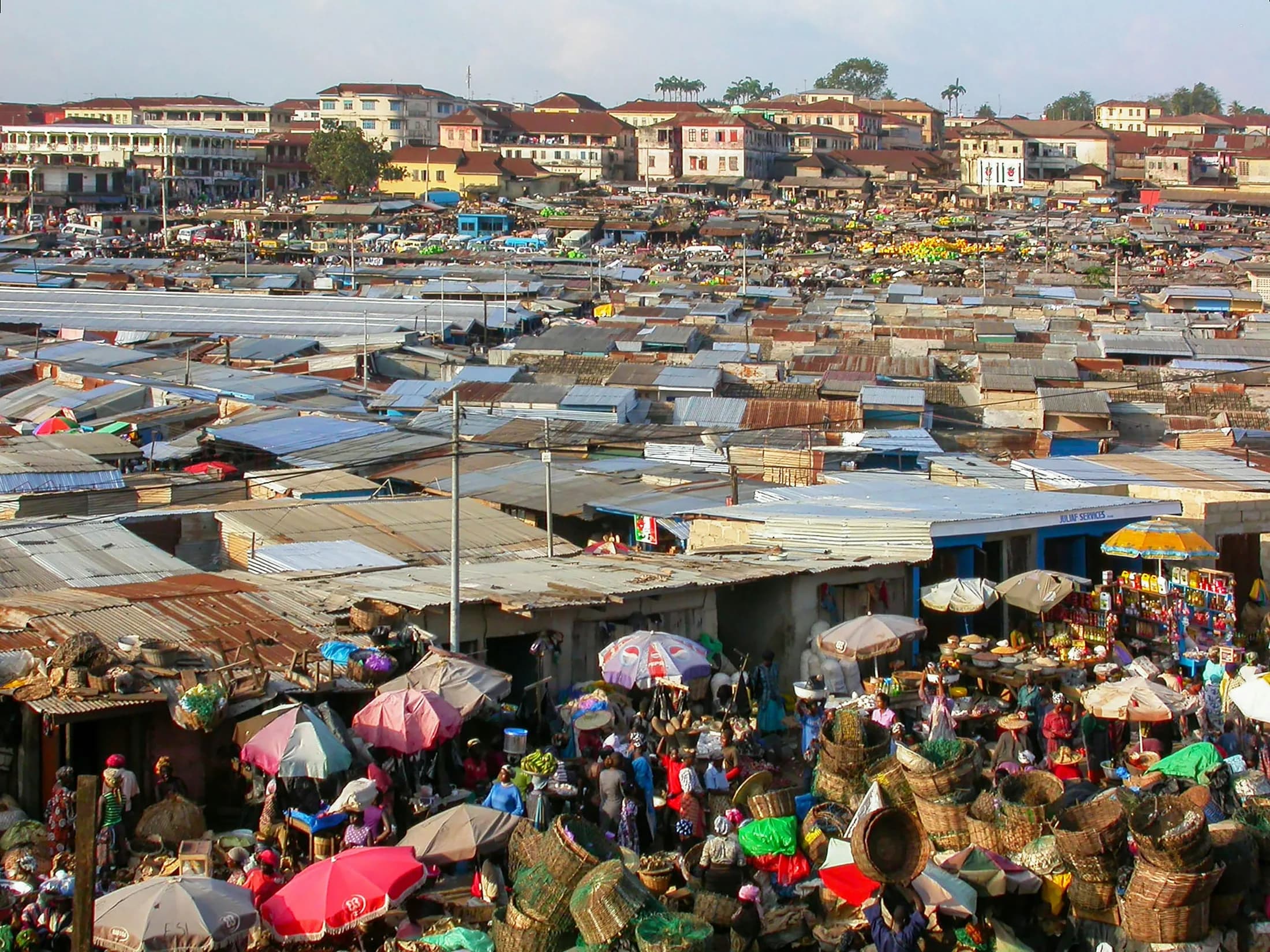 A densely connected African urban market with hundreds of independent outlets
